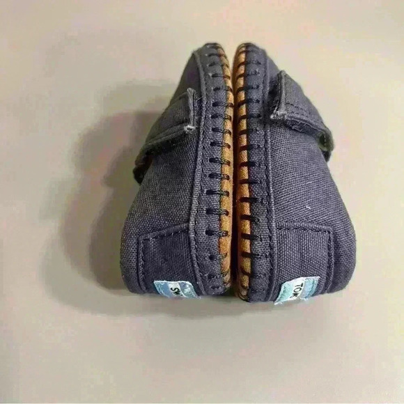 Size 1 baby boy crib flats Toms navy and tan Velcro strap moccasins no flaws - Picture 2 of 10